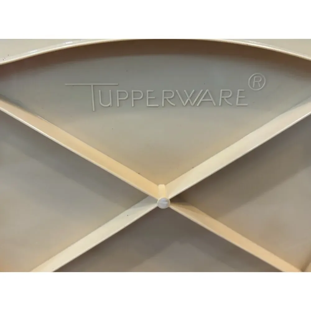 Vintage Tupperware Harvest Gold Rectangle Cake / Sheet Cake Carrier 13x9 NOS